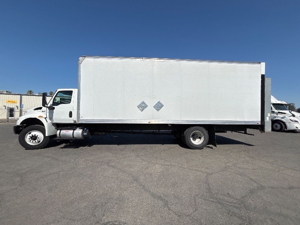 Medium Duty Box Truck-Light and Medium Duty Trucks-International-2020-MV607-Fresno-CA-137,283\n\t\tmiles-$ 55,000 - Image 4