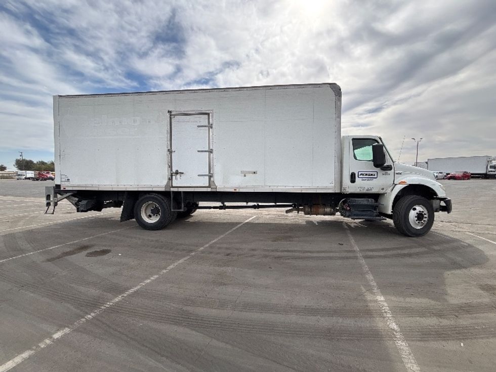 Medium Duty Box Truck-Light and Medium Duty Trucks-International-2020-MV607-Fresno-CA-220,911\n\t\tmiles-$ 42,750 - Image 15