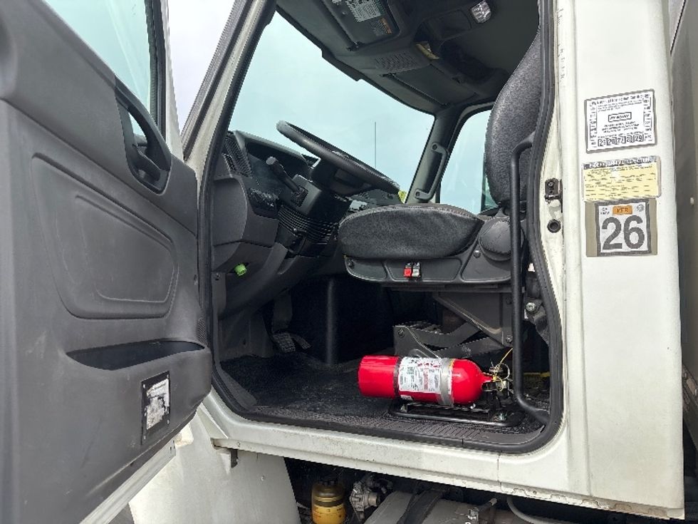 Medium Duty Box Truck-Light and Medium Duty Trucks-International-2020-MV607-Fresno-CA-220,911\n\t\tmiles-$ 42,750 - Image 16