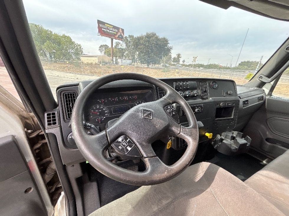 Medium Duty Box Truck-Light and Medium Duty Trucks-International-2020-MV607-Fresno-CA-220,911\n\t\tmiles-$ 42,750 - Image 18