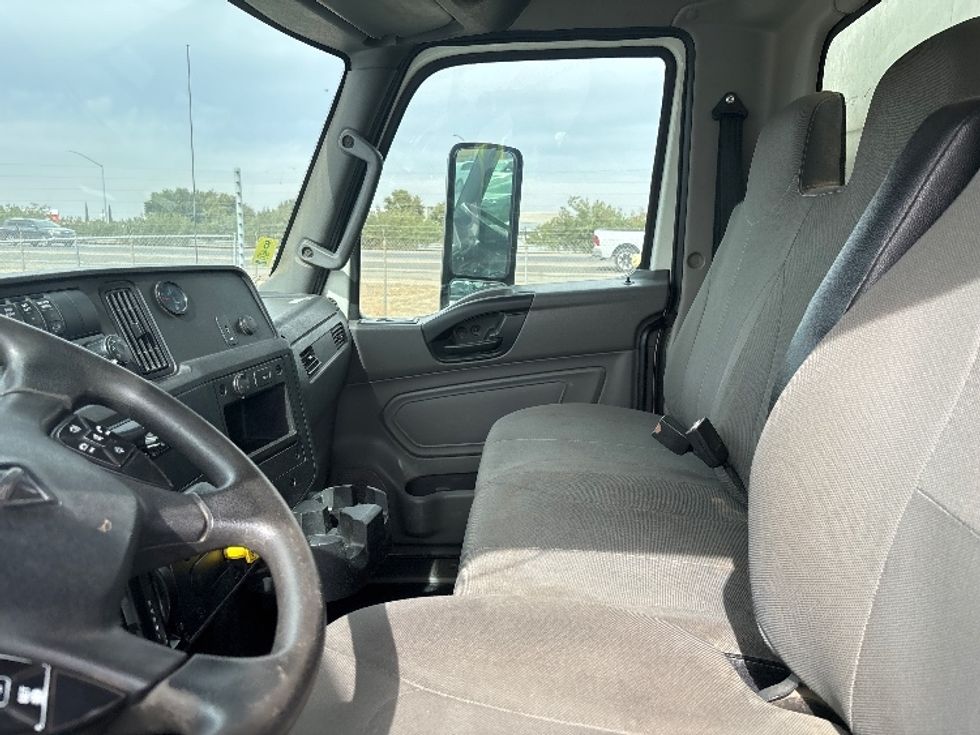 Medium Duty Box Truck-Light and Medium Duty Trucks-International-2020-MV607-Fresno-CA-220,911\n\t\tmiles-$ 42,750 - Image 19