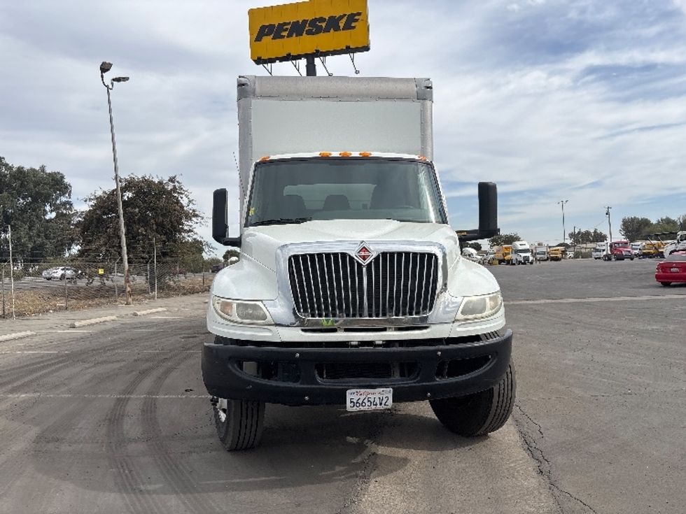 Medium Duty Box Truck-Light and Medium Duty Trucks-International-2020-MV607-Fresno-CA-220,911\n\t\tmiles-$ 42,750 - Image 2