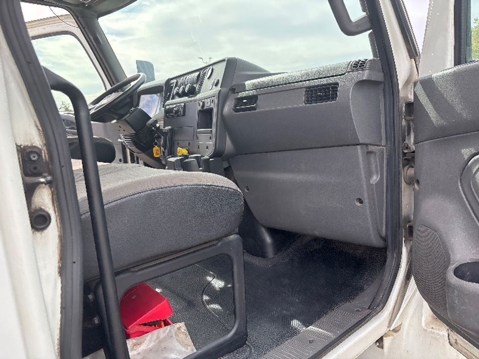 Medium Duty Box Truck-Light and Medium Duty Trucks-International-2020-MV607-Fresno-CA-220,911\n\t\tmiles-$ 42,750 - Image 20