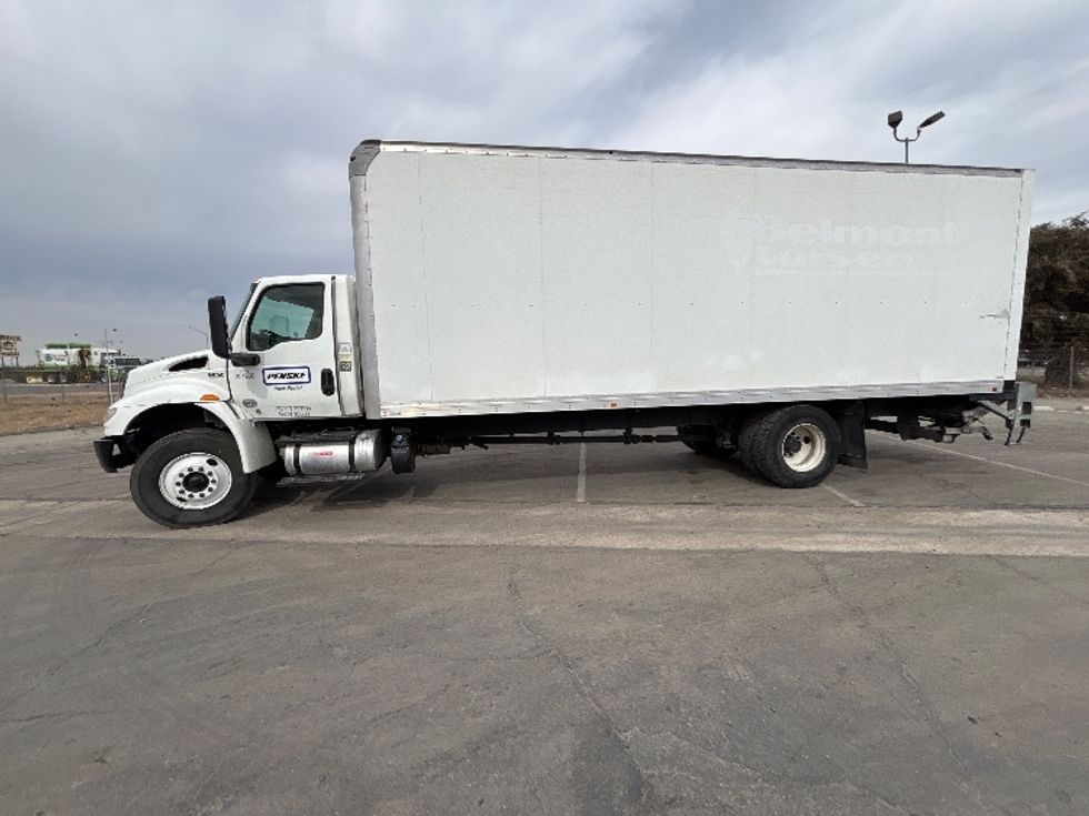 Medium Duty Box Truck-Light and Medium Duty Trucks-International-2020-MV607-Fresno-CA-220,911\n\t\tmiles-$ 42,750 - Image 4