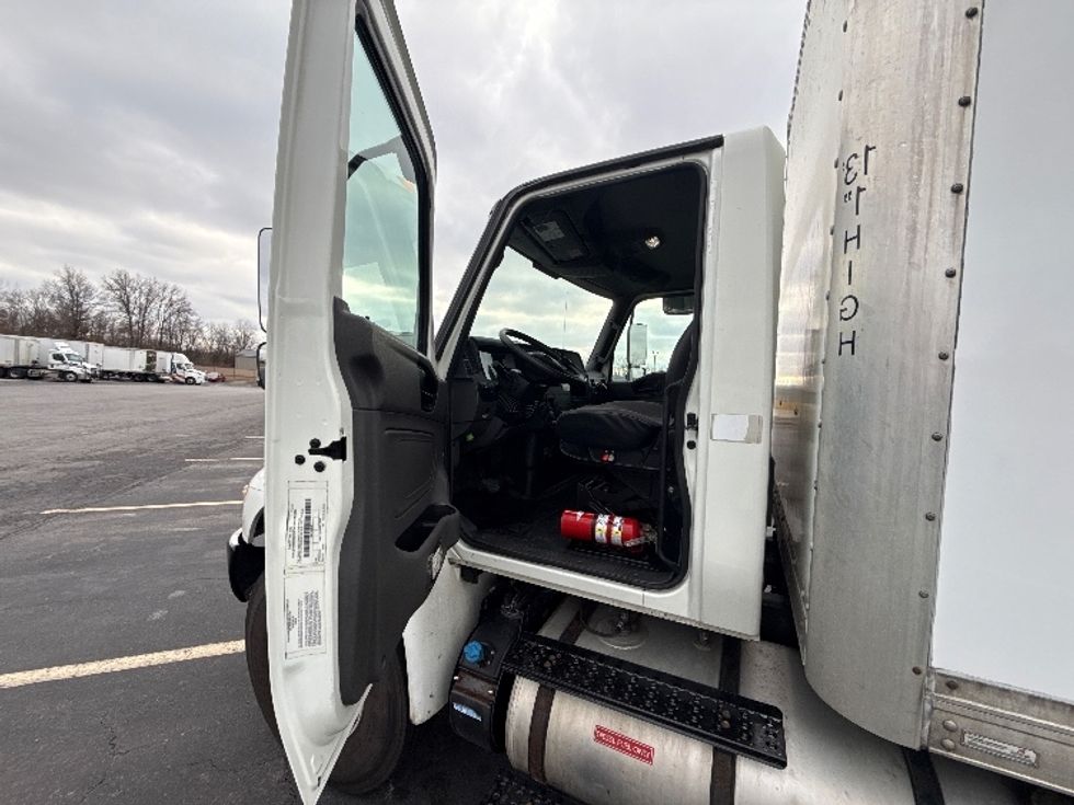 Medium Duty Box Truck-Light and Medium Duty Trucks-International-2020-MV607-Gahanna-OH-284,832\n\t\tmiles-$ 35,750 - Image 16