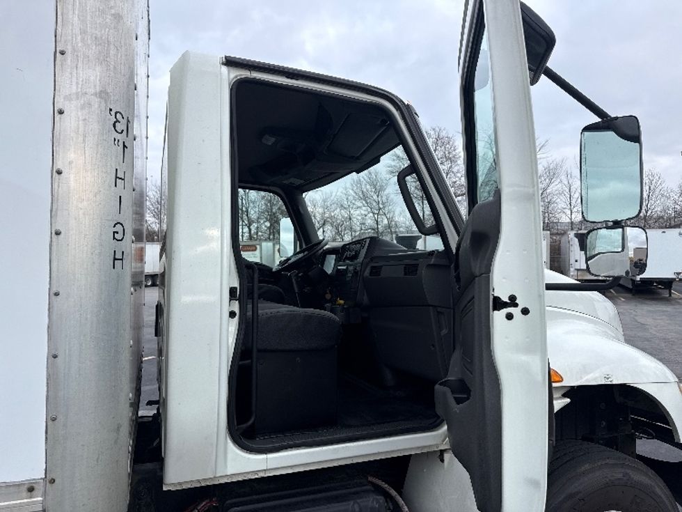 Medium Duty Box Truck-Light and Medium Duty Trucks-International-2020-MV607-Gahanna-OH-284,832\n\t\tmiles-$ 35,750 - Image 17