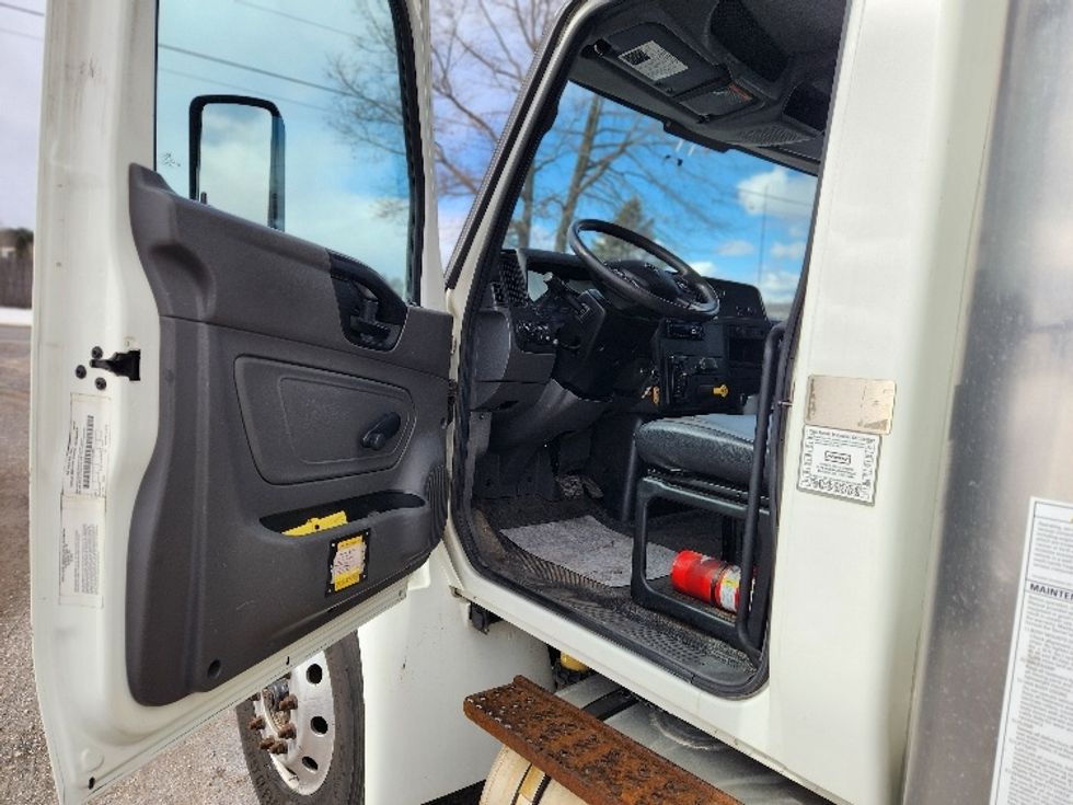 Medium Duty Box Truck-Light and Medium Duty Trucks-International-2020-MV607-Gansevoort-NY-126,785\n\t\tmiles-$ 51,500 - Image 14