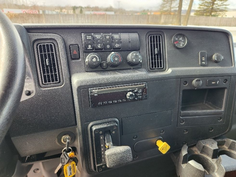 Medium Duty Box Truck-Light and Medium Duty Trucks-International-2020-MV607-Gansevoort-NY-126,785\n\t\tmiles-$ 51,500 - Image 17