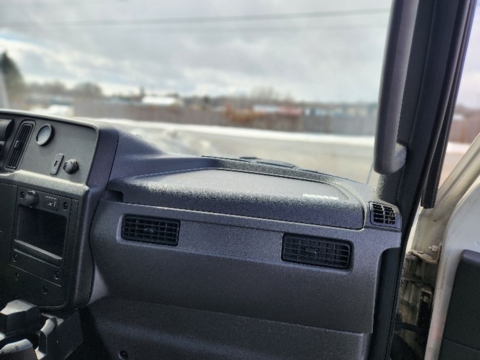 Medium Duty Box Truck-Light and Medium Duty Trucks-International-2020-MV607-Gansevoort-NY-126,785\n\t\tmiles-$ 51,500 - Image 19