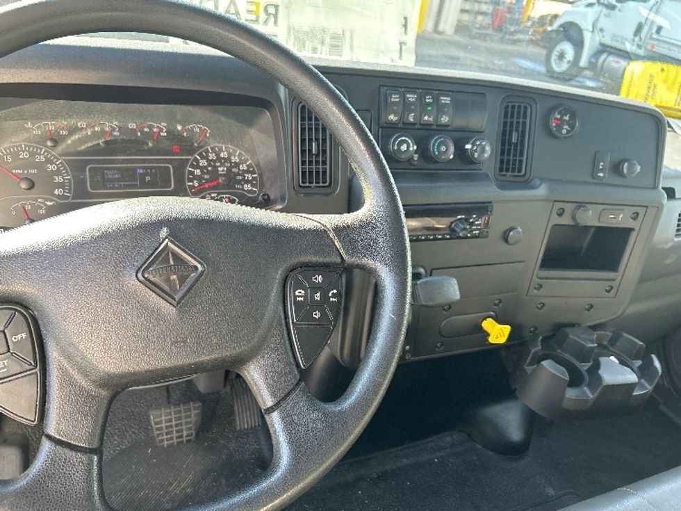 Medium Duty Box Truck-Light and Medium Duty Trucks-International-2020-MV607-Garland-TX-138,683\n\t\tmiles-$ 52,500 - Image 18