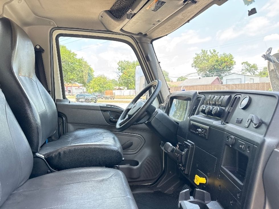Medium Duty Box Truck-Light and Medium Duty Trucks-International-2020-MV607-Garland-TX-325,785\n\t\tmiles-$ 31,250 - Image 22