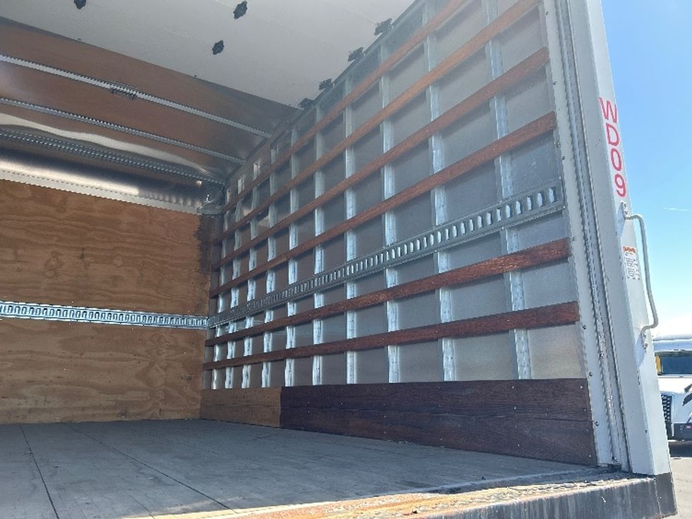 Medium Duty Box Truck-Light and Medium Duty Trucks-International-2020-MV607-Gilroy-CA-5,528\n\t\tmiles-$ 56,250 - Image 12