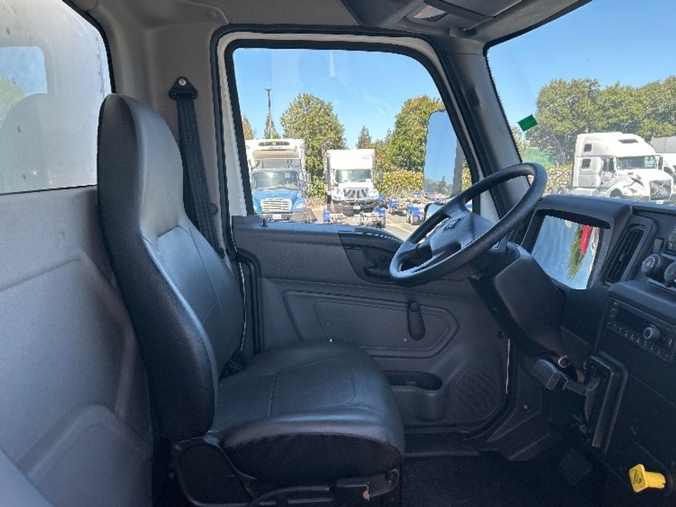 Medium Duty Box Truck-Light and Medium Duty Trucks-International-2020-MV607-Gilroy-CA-5,528\n\t\tmiles-$ 56,250 - Image 22