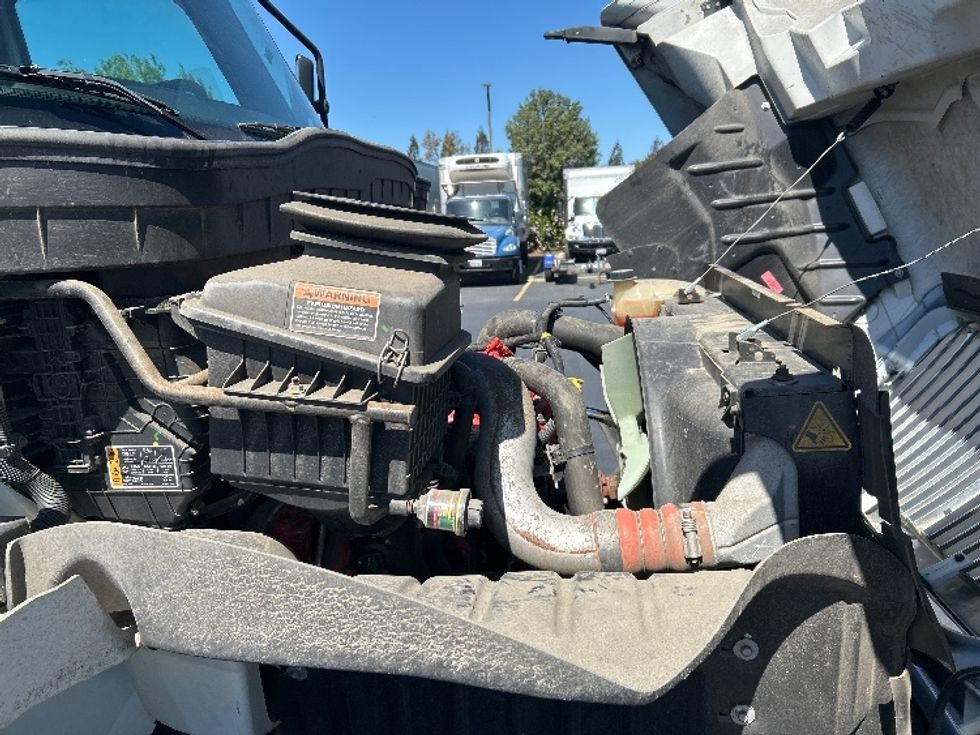 Medium Duty Box Truck-Light and Medium Duty Trucks-International-2020-MV607-Gilroy-CA-5,528\n\t\tmiles-$ 56,250 - Image 23