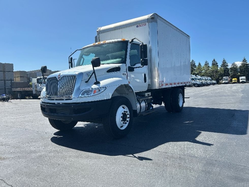 Medium Duty Box Truck-Light and Medium Duty Trucks-International-2020-MV607-Gilroy-CA-5,528\n\t\tmiles-$ 56,250 - Image 3