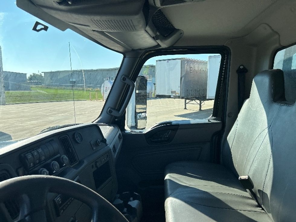 Medium Duty Box Truck-Light and Medium Duty Trucks-International-2020-MV607-Goshen-IN-100,680\n\t\tmiles-$ 56,250 - Image 18
