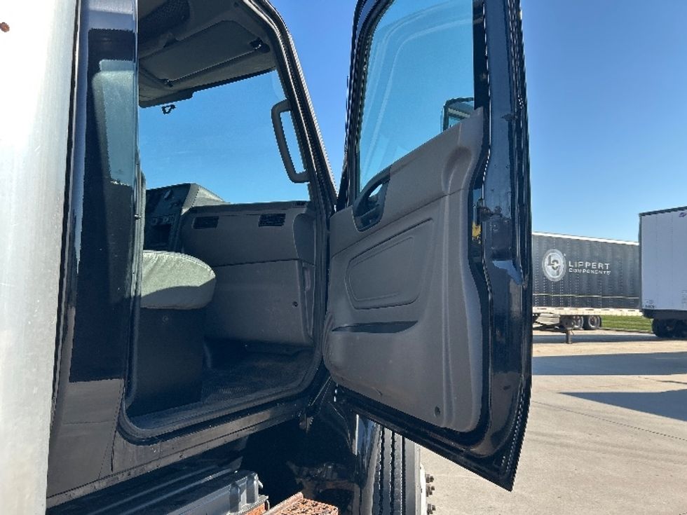 Medium Duty Box Truck-Light and Medium Duty Trucks-International-2020-MV607-Goshen-IN-100,680\n\t\tmiles-$ 56,250 - Image 19