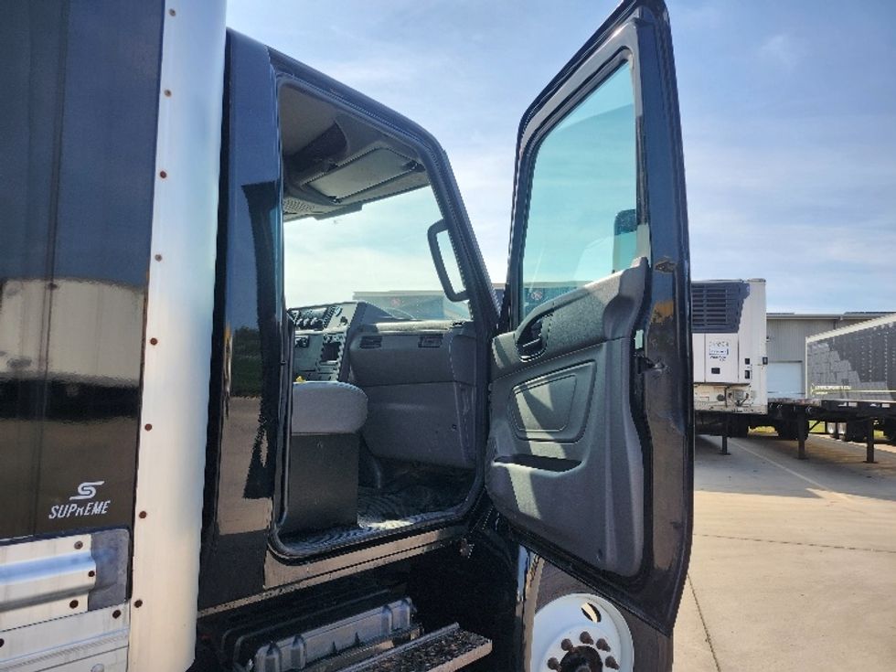 Medium Duty Box Truck-Light and Medium Duty Trucks-International-2020-MV607-Goshen-IN-66,764\n\t\tmiles-$ 58,000 - Image 19