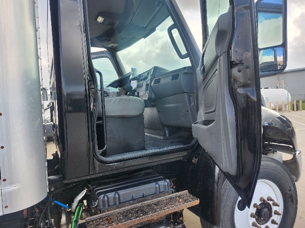 Medium Duty Box Truck-Light and Medium Duty Trucks-International-2020-MV607-Goshen-IN-69,594\n\t\tmiles-$ 57,750 - Image 19