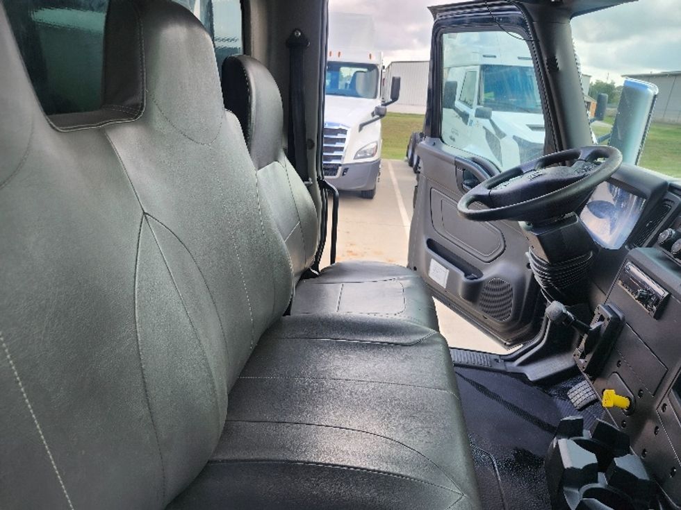 Medium Duty Box Truck-Light and Medium Duty Trucks-International-2020-MV607-Goshen-IN-69,594\n\t\tmiles-$ 57,750 - Image 21