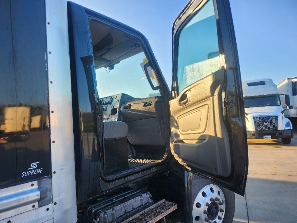 Medium Duty Box Truck-Light and Medium Duty Trucks-International-2020-MV607-Goshen-IN-91,659\n\t\tmiles-$ 56,000 - Image 19