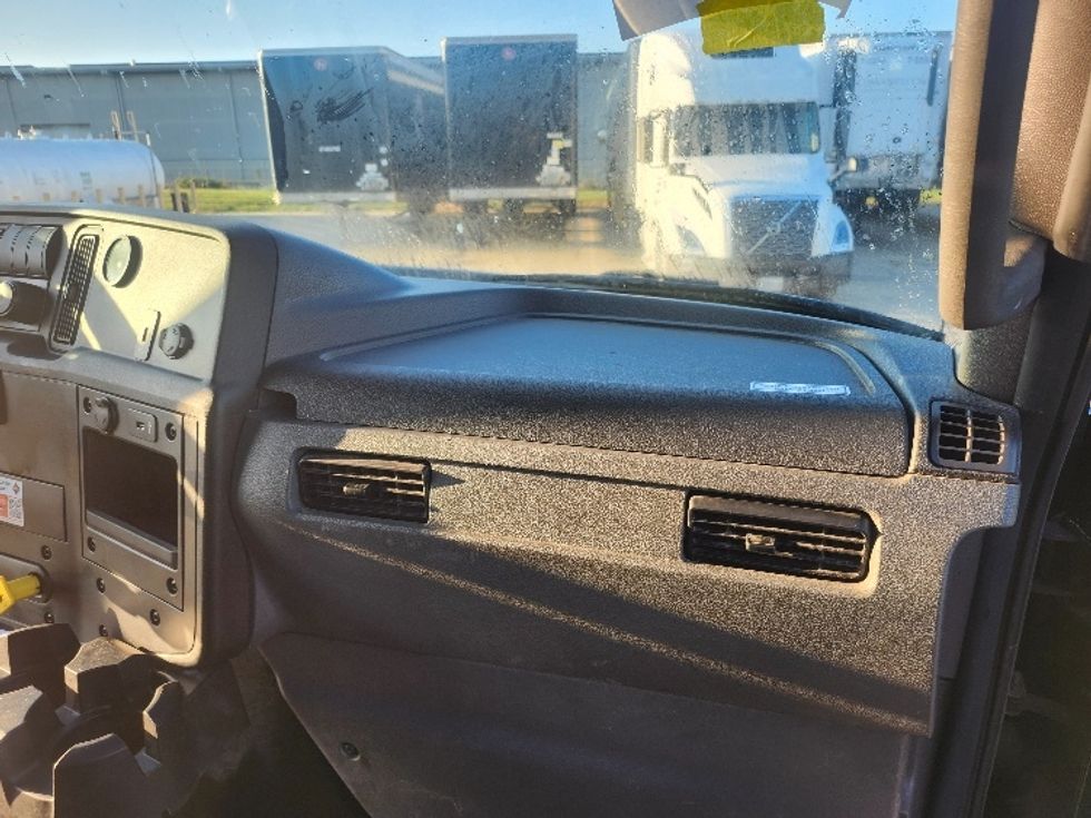 Medium Duty Box Truck-Light and Medium Duty Trucks-International-2020-MV607-Goshen-IN-91,659\n\t\tmiles-$ 56,000 - Image 20