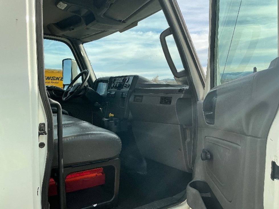 Medium Duty Box Truck-Light and Medium Duty Trucks-International-2020-MV607-Grand Junction-CO-128,944\n\t\tmiles-$ 55,500 - Image 20