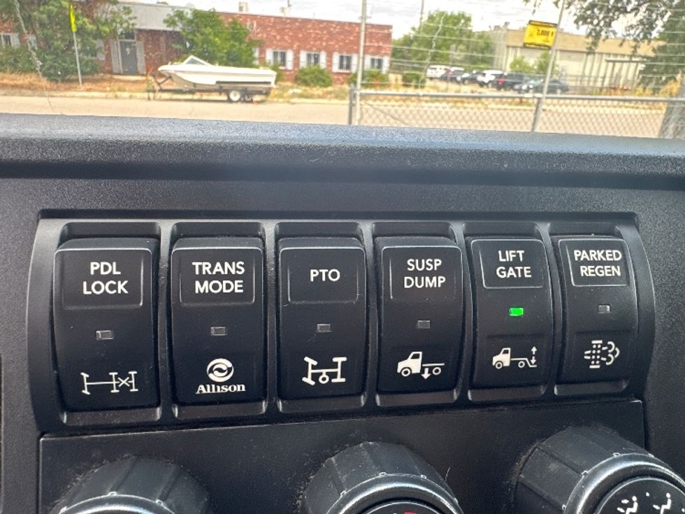 Medium Duty Box Truck-Light and Medium Duty Trucks-International-2020-MV607-Greeley-CO-117,260\n\t\tmiles-$ 67,750 - Image 26