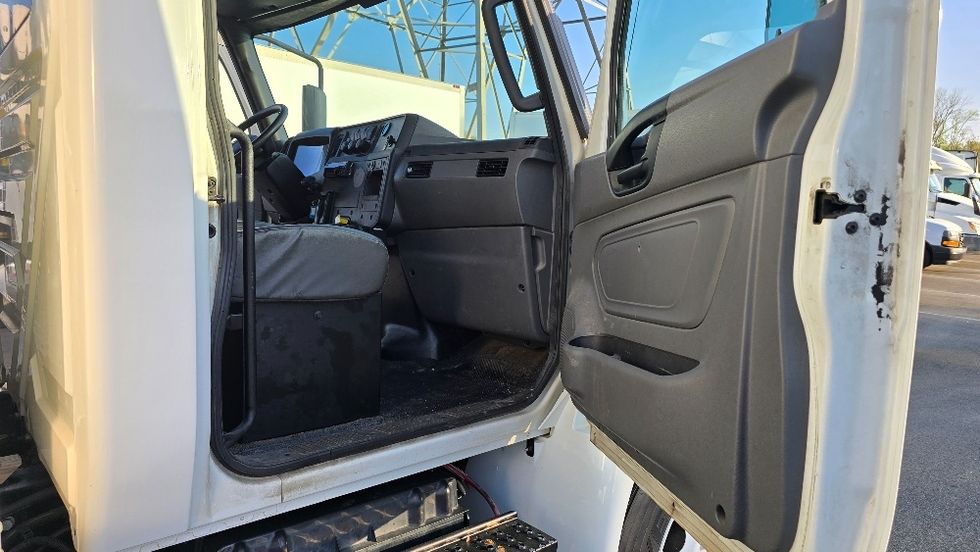 Medium Duty Box Truck-Light and Medium Duty Trucks-International-2020-MV607-Greensboro-NC-209,319\n\t\tmiles-$ 42,000 - Image 19