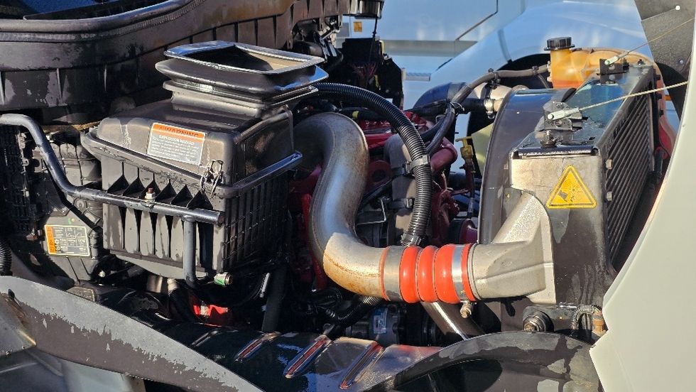 Medium Duty Box Truck-Light and Medium Duty Trucks-International-2020-MV607-Greensboro-NC-209,319\n\t\tmiles-$ 42,000 - Image 21