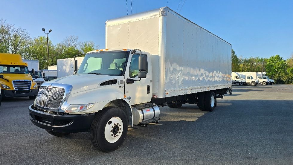 Medium Duty Box Truck-Light and Medium Duty Trucks-International-2020-MV607-Greensboro-NC-209,319\n\t\tmiles-$ 42,000 - Image 3
