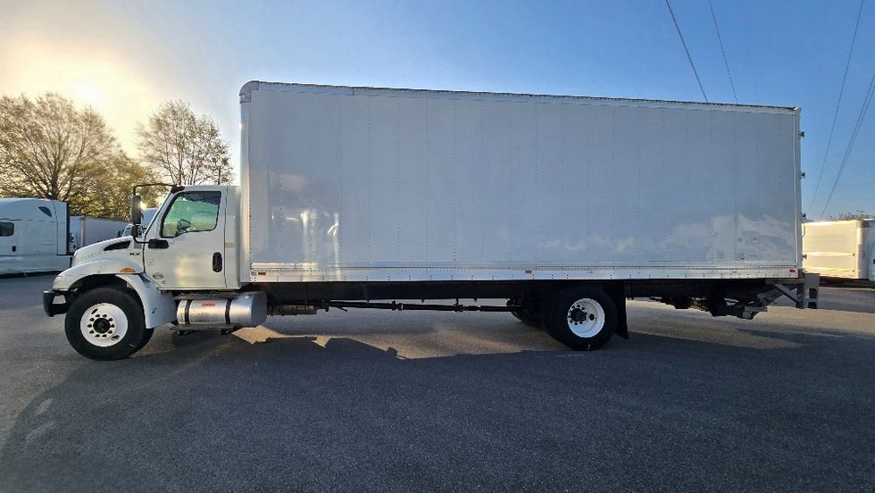 Medium Duty Box Truck-Light and Medium Duty Trucks-International-2020-MV607-Greensboro-NC-209,319\n\t\tmiles-$ 42,000 - Image 4