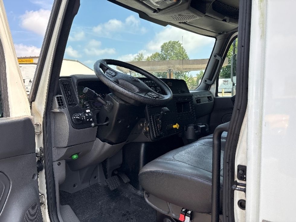 Medium Duty Box Truck-Light and Medium Duty Trucks-International-2020-MV607-Greensboro-NC-63,943\n\t\tmiles-$ 57,750 - Image 16