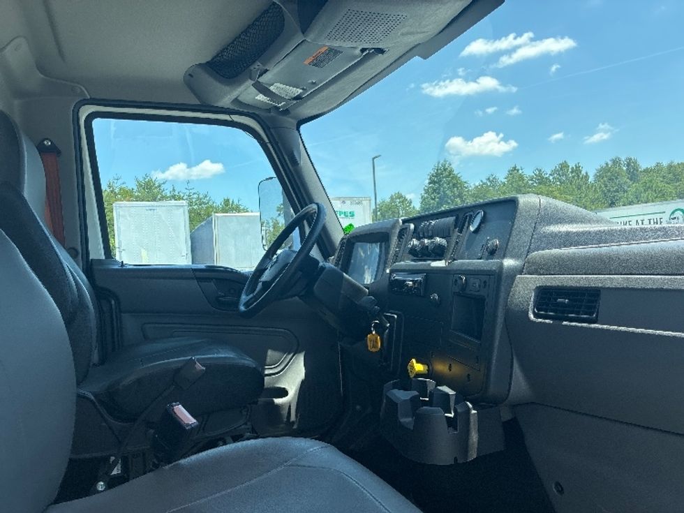 Medium Duty Box Truck-Light and Medium Duty Trucks-International-2020-MV607-Greenville-SC-24,249\n\t\tmiles-$ 62,500 - Image 21
