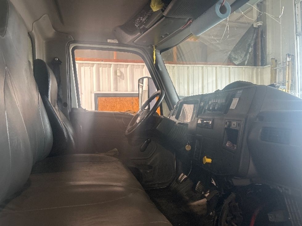 Medium Duty Box Truck-Light and Medium Duty Trucks-International-2020-MV607-Grenada-MS-299,650\n\t\tmiles-$ 9,000 - Image 7