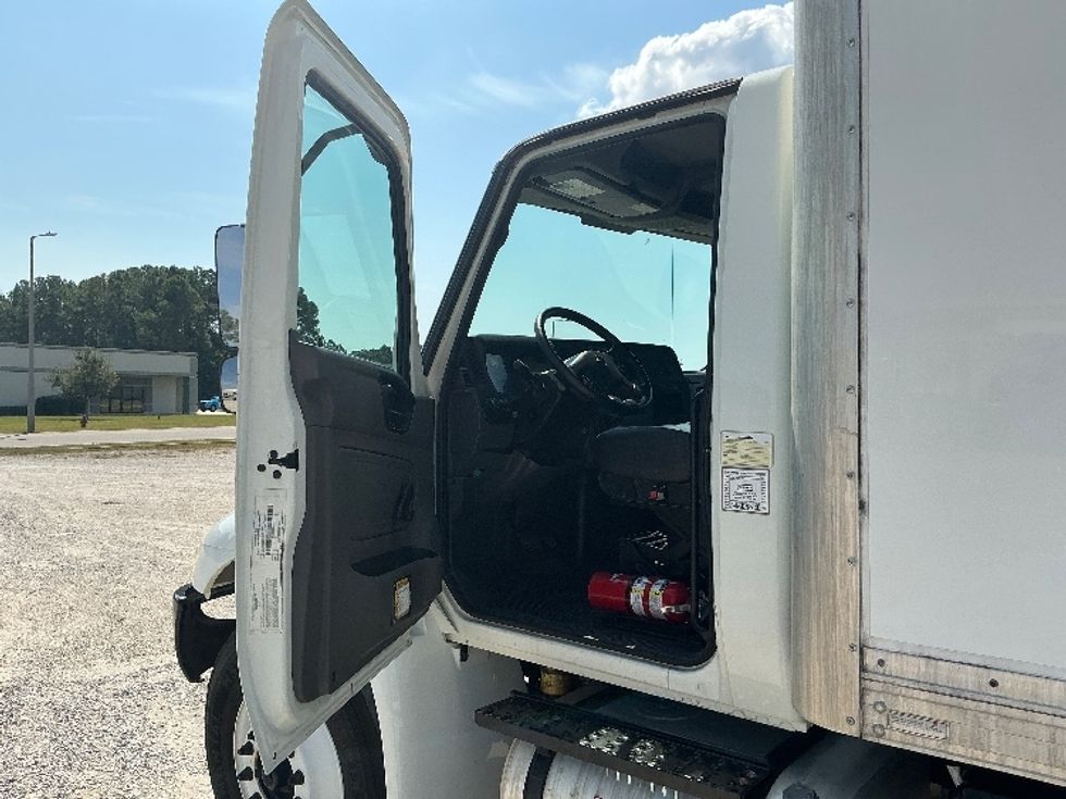 Medium Duty Box Truck-Light and Medium Duty Trucks-International-2020-MV607-Gulfport-MS-110,371\n\t\tmiles-$ 51,500 - Image 16