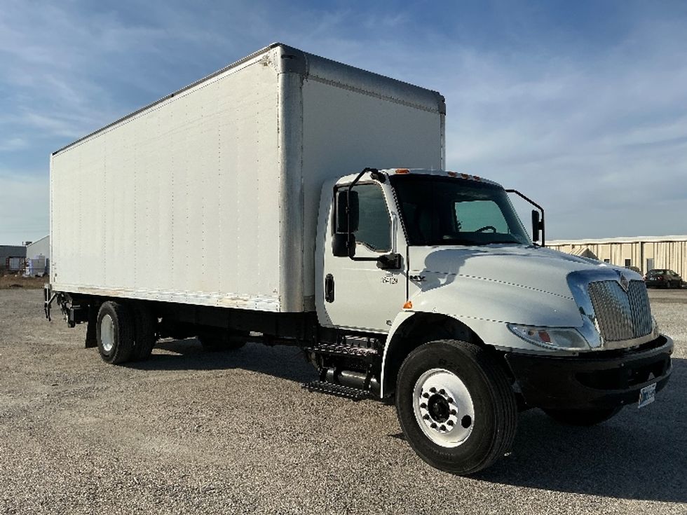 Medium Duty Box Truck-Light and Medium Duty Trucks-International-2020-MV607-Gulfport-MS-118,981\n\t\tmiles-$ 57,750 - Image 1