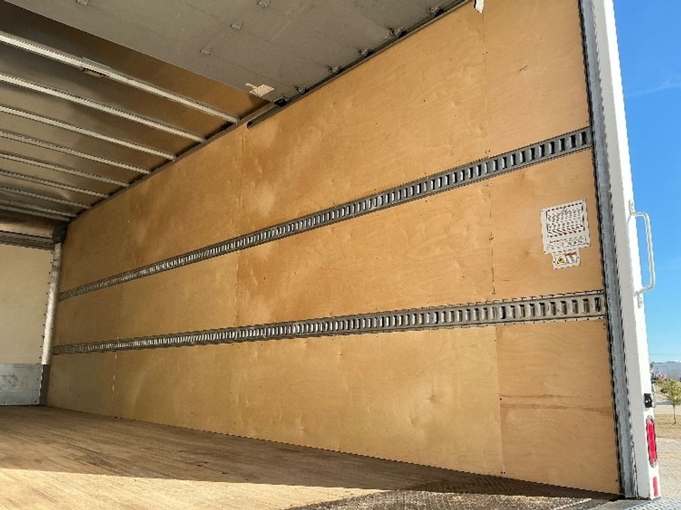 Medium Duty Box Truck-Light and Medium Duty Trucks-International-2020-MV607-Gulfport-MS-118,981\n\t\tmiles-$ 57,750 - Image 12