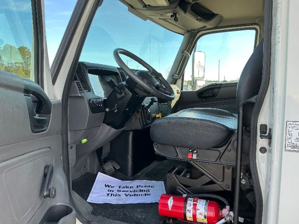 Medium Duty Box Truck-Light and Medium Duty Trucks-International-2020-MV607-Gulfport-MS-118,981\n\t\tmiles-$ 57,750 - Image 16
