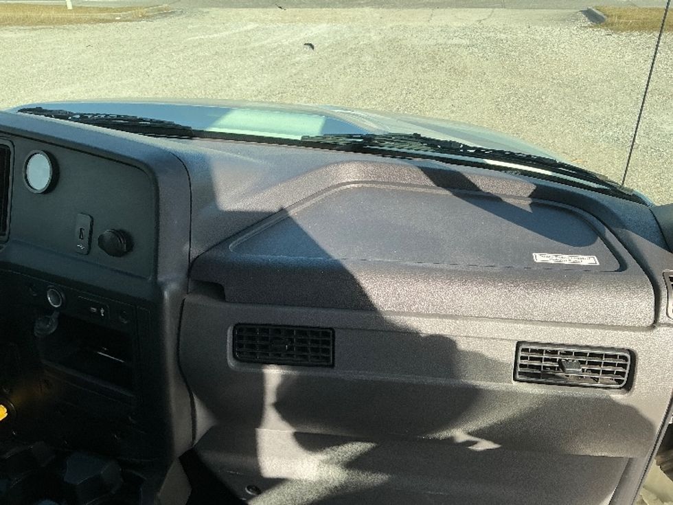 Medium Duty Box Truck-Light and Medium Duty Trucks-International-2020-MV607-Gulfport-MS-118,981\n\t\tmiles-$ 57,750 - Image 21