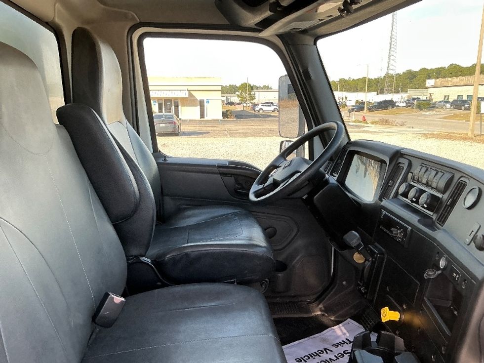 Medium Duty Box Truck-Light and Medium Duty Trucks-International-2020-MV607-Gulfport-MS-118,981\n\t\tmiles-$ 57,750 - Image 22