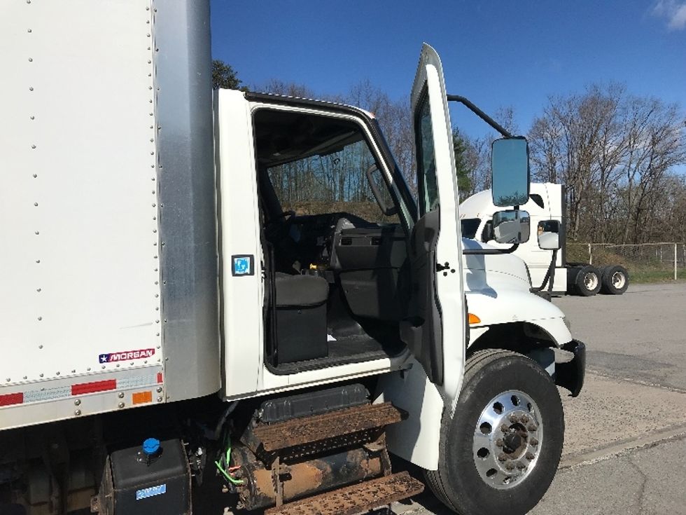 Medium Duty Box Truck-Light and Medium Duty Trucks-International-2020-MV607-Hagerstown-MD-206,805\n\t\tmiles-$ 39,500 - Image 19