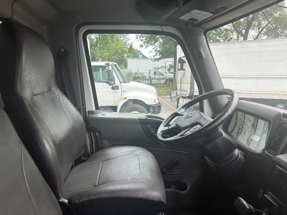 Medium Duty Box Truck-Light and Medium Duty Trucks-International-2020-MV607-Hagerstown-MD-206,805\n\t\tmiles-$ 39,500 - Image 21