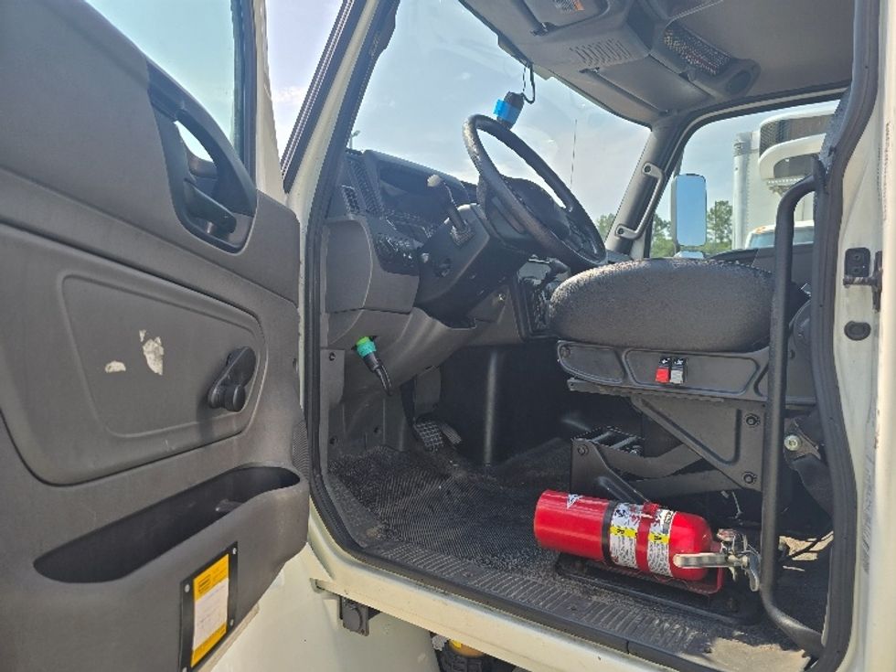 Medium Duty Box Truck-Light and Medium Duty Trucks-International-2020-MV607-Hammond-LA-103,420\n\t\tmiles-$ 62,250 - Image 16