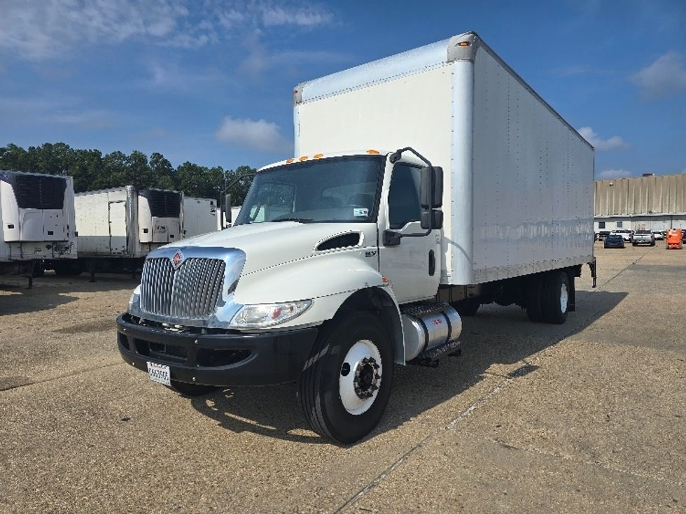Medium Duty Box Truck-Light and Medium Duty Trucks-International-2020-MV607-Hammond-LA-103,420\n\t\tmiles-$ 62,250 - Image 3