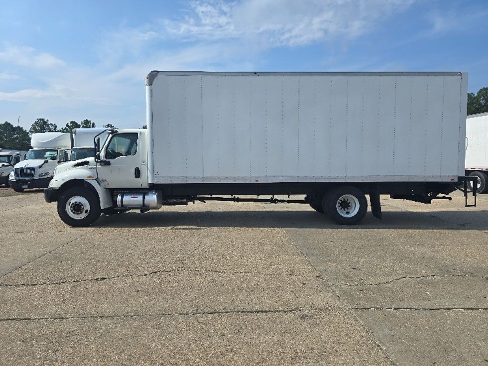 Medium Duty Box Truck-Light and Medium Duty Trucks-International-2020-MV607-Hammond-LA-103,420\n\t\tmiles-$ 62,250 - Image 4