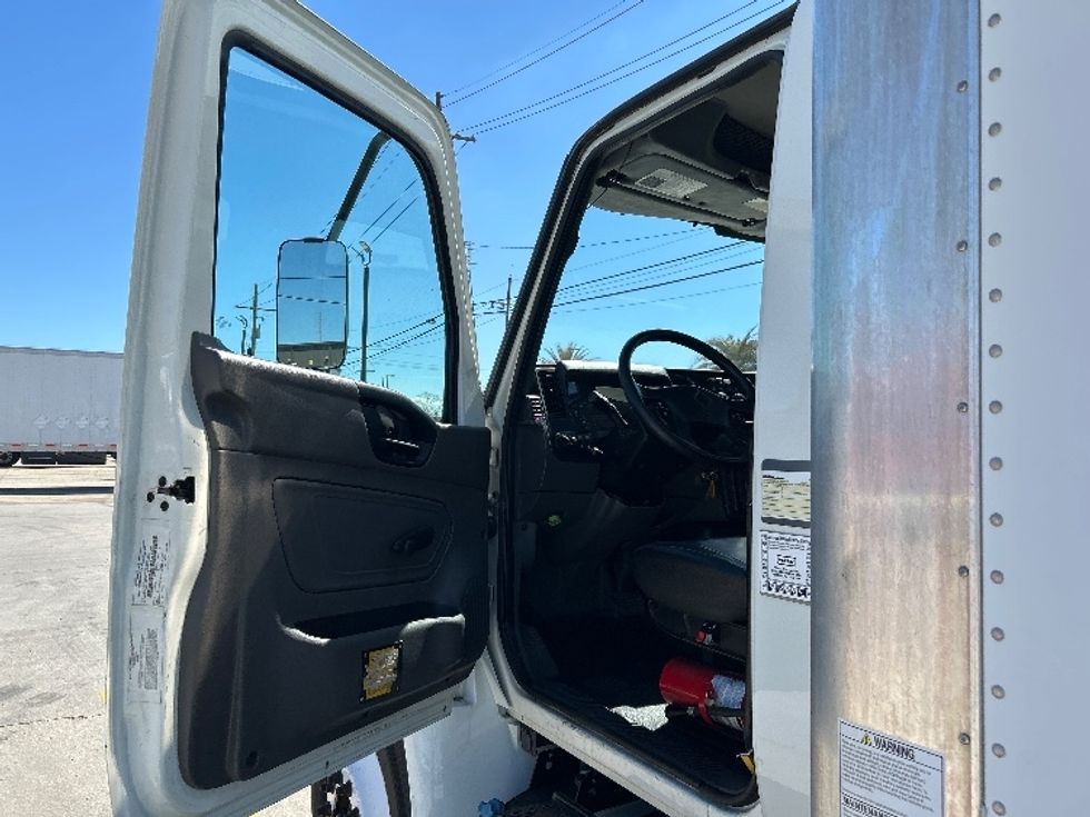 Medium Duty Box Truck-Light and Medium Duty Trucks-International-2020-MV607-Hammond-LA-125,023\n\t\tmiles-$ 64,500 - Image 16