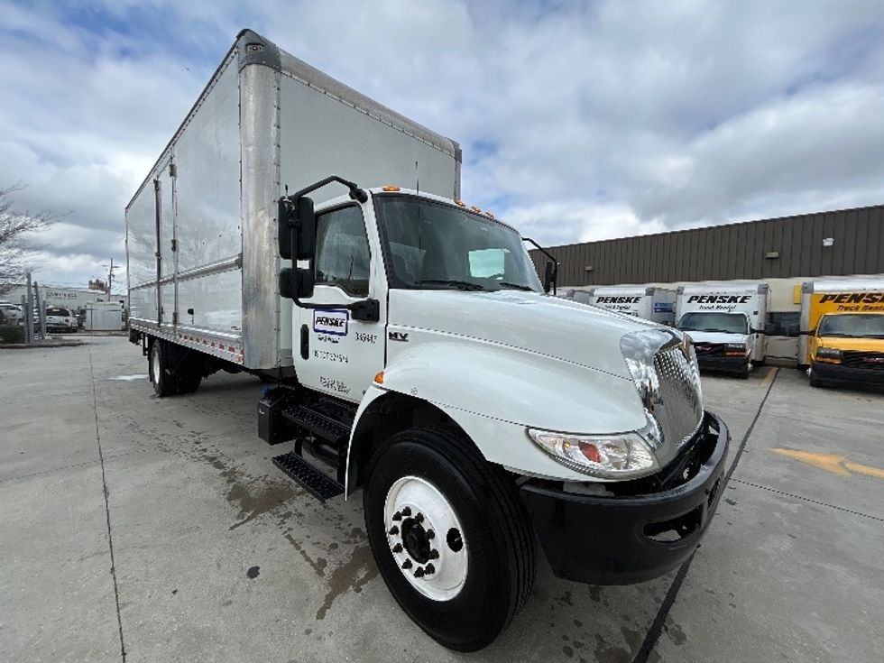 Medium Duty Box Truck-Light and Medium Duty Trucks-International-2020-MV607-Hammond-LA-131,843\n\t\tmiles-$ 53,000 - Image 1