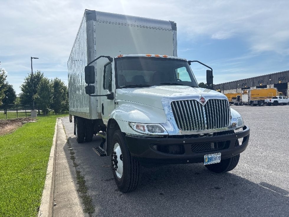 Medium Duty Box Truck-Light and Medium Duty Trucks-International-2020-MV607-Hammond-LA-180,600\n\t\tmiles-$ 44,000 - Image 1