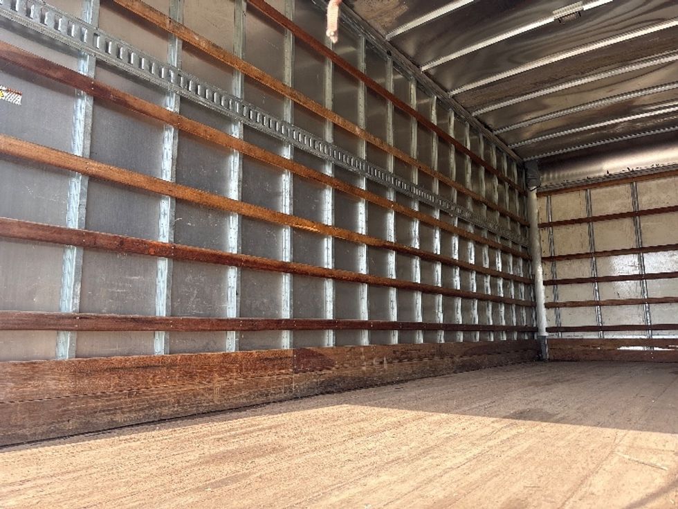 Medium Duty Box Truck-Light and Medium Duty Trucks-International-2020-MV607-Hammond-LA-180,600\n\t\tmiles-$ 44,000 - Image 11